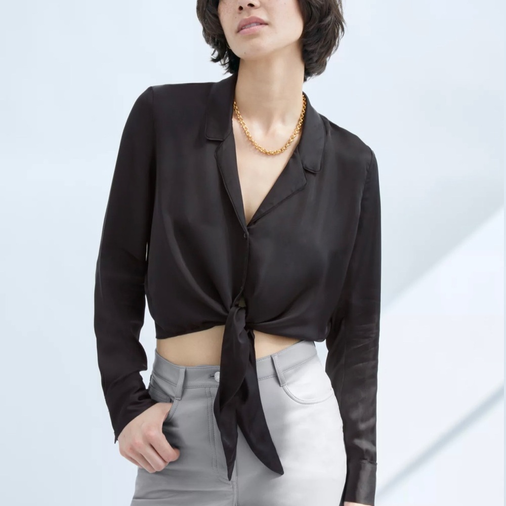 Navy Wilfred blouse by Aritzia